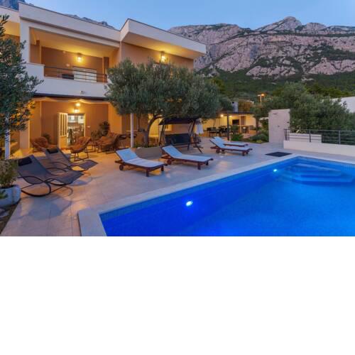 Holiday home with pool Arija