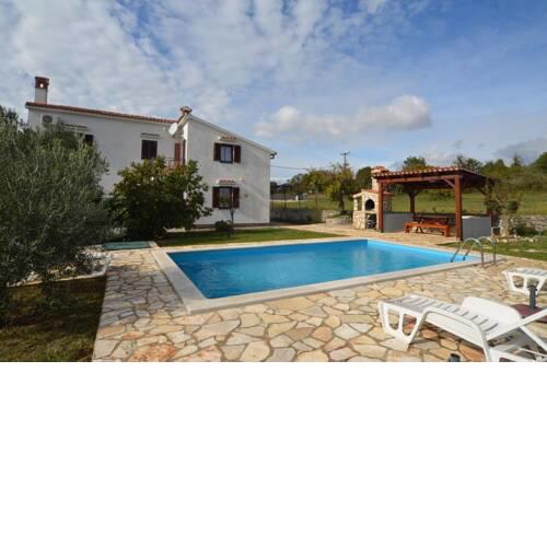 Holiday Home with pool Guerino