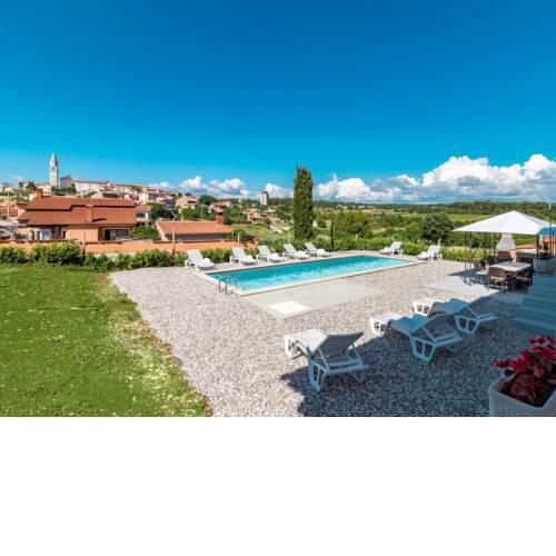 Holiday Home with pool in Višnjan