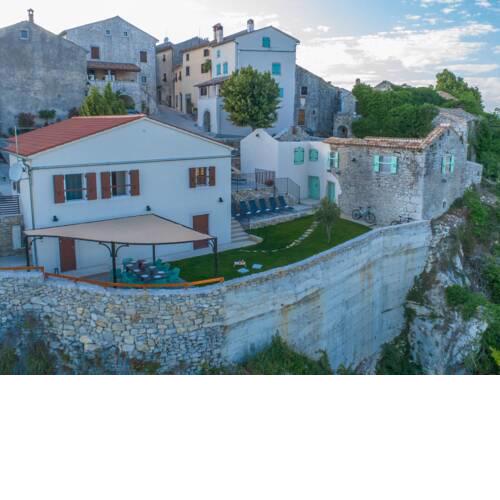 Holiday home with roof-pool, sauna and garden in an idyllic location