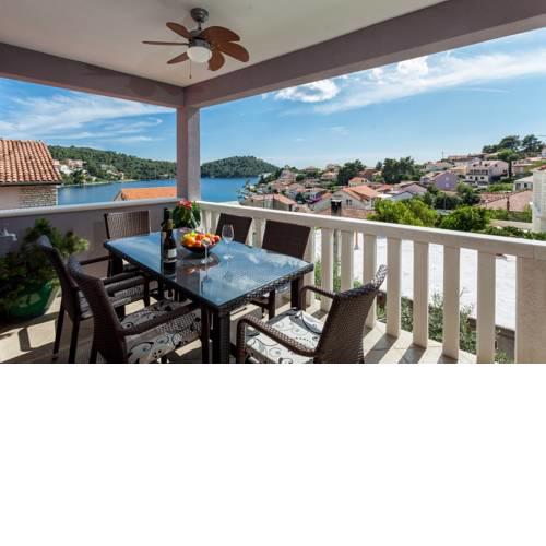 HOLIDAY HOUSE ANISA