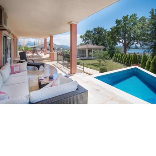 Holiday House Dita - with the pool and sea view