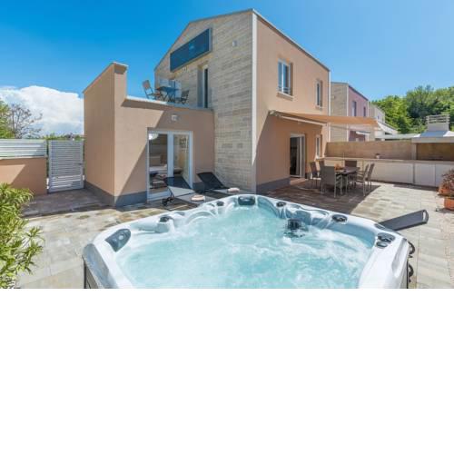 Holiday house Favola in Funtana 300m from the sea