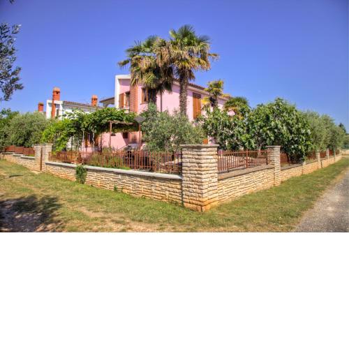 Holiday house in Peroj with sea view
