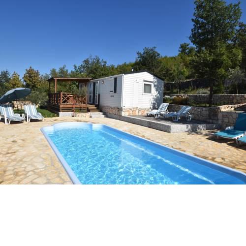 Spacious Holiday Home in Trilj with Swimming Pool