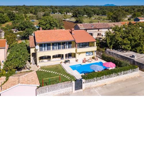 Holiday house "Leona"
