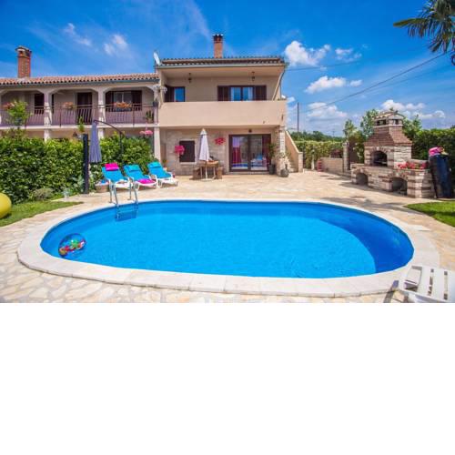 Holiday house Marinela with Private Pool and Fenced Garden