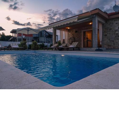 Holiday house Školjić with private pool,pet friendly