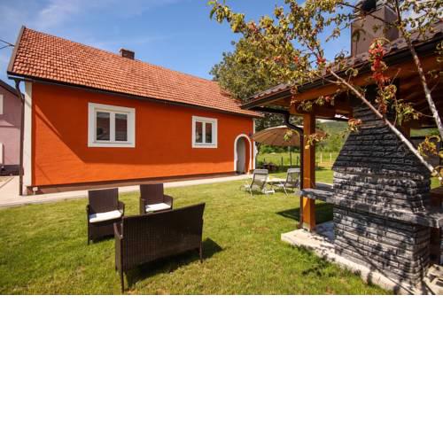 Holiday House Sweet Home