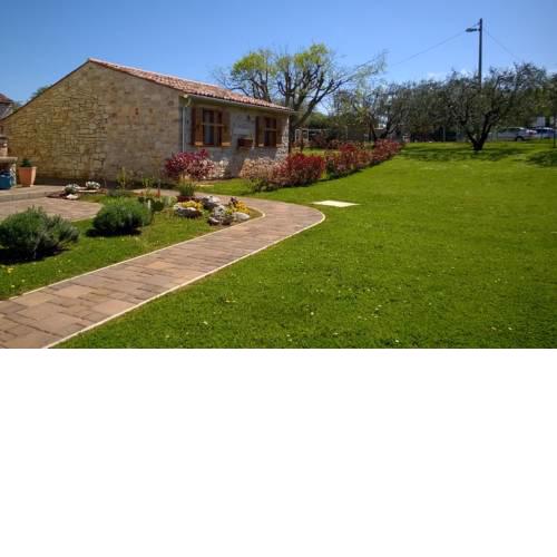 Holiday House Sweet Home