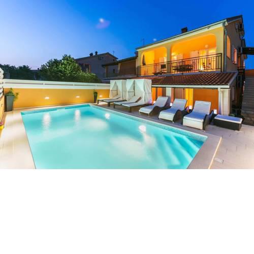 Holiday house Vesna with Heated Pool&Hot Tub&Bikes