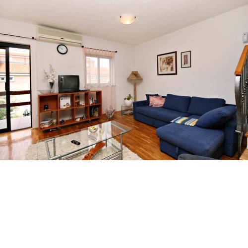 Holiday house with a parking space Novi Vinodolski - 5523
