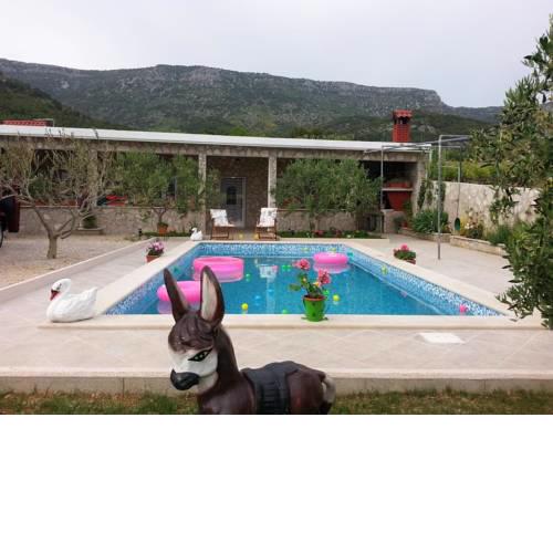 Holiday house with a swimming pool Bol, Brac - 11016