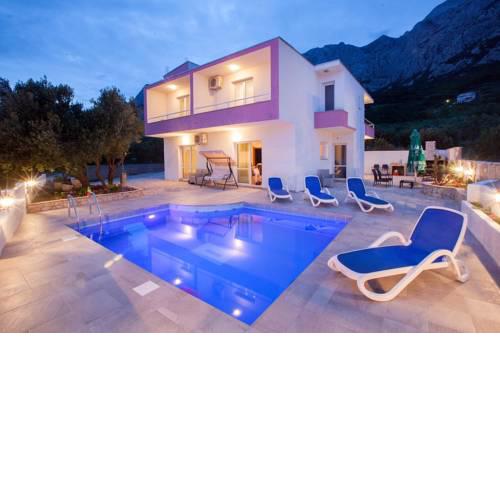 Holiday house with a swimming pool Makarska - 11002