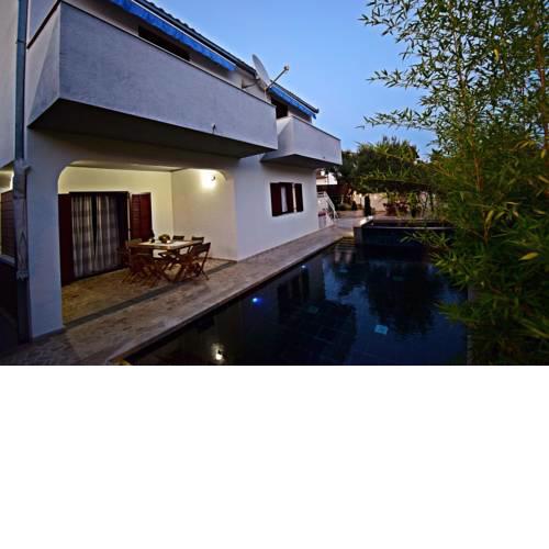 Holiday house with a swimming pool Okrug Donji, Ciovo - 16560
