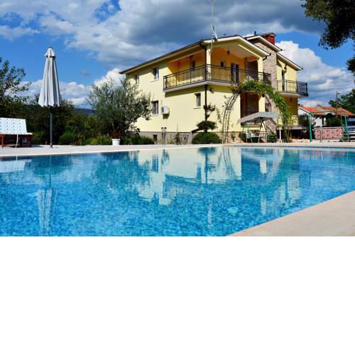 Holiday House with pool Estera