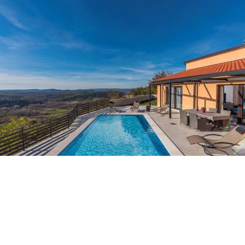 Holiday House with pool in Roc