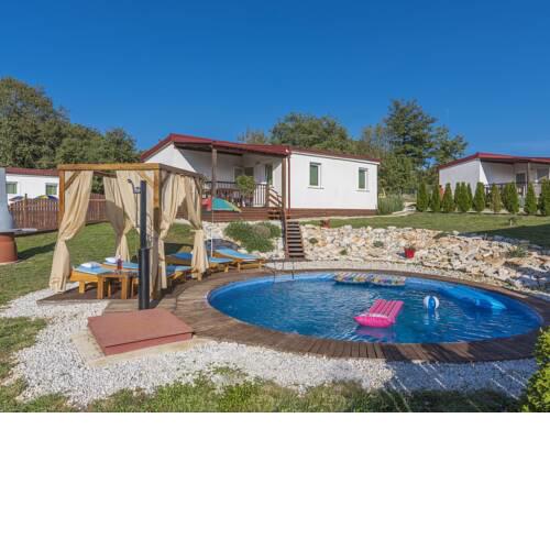 Holiday house with private pool for 6-8 persons in the holiday park Jelovci