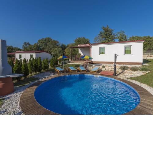 Holiday house with private pool for 6-8 persons in the holiday park Jelovci