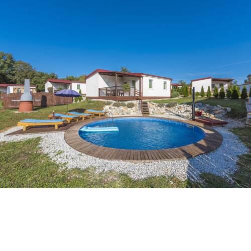 Holiday house with private pool for 6-8 persons in the holiday park Jelovci