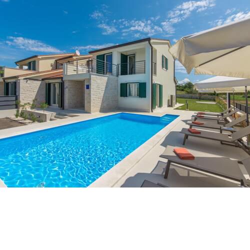 Holiday House with private pool in a quiet location with garden and grill
