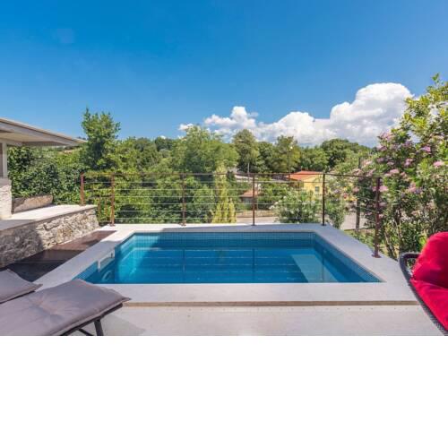Holiday house with small pool and grill terrace in an idyllic location