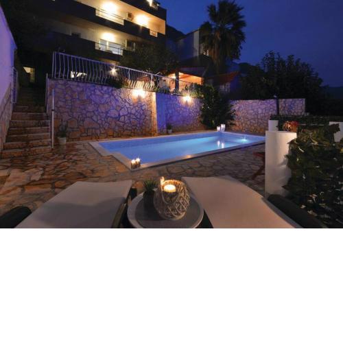 Home with private pool close to the beach