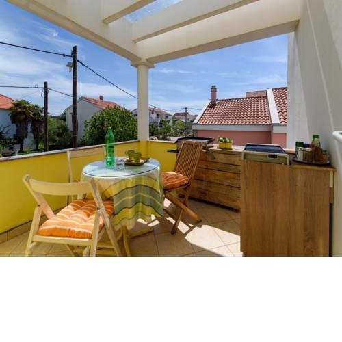 Homely Apartment in Sukošan near Sea