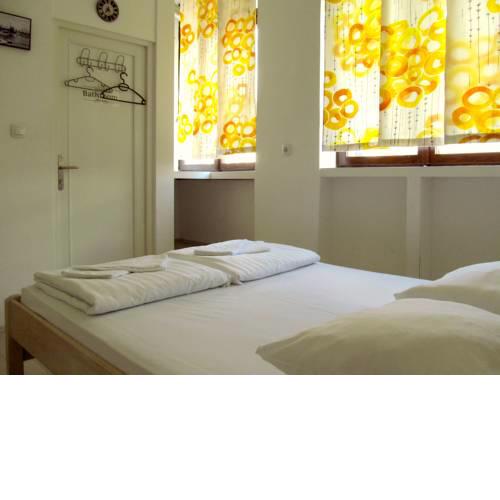 Charming Private Rooms Old Lab