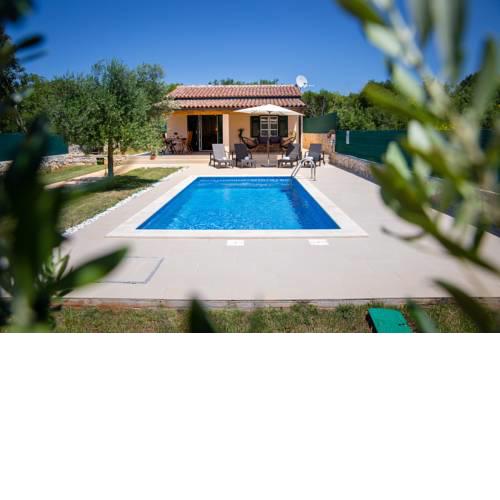 House Jozefina with pool