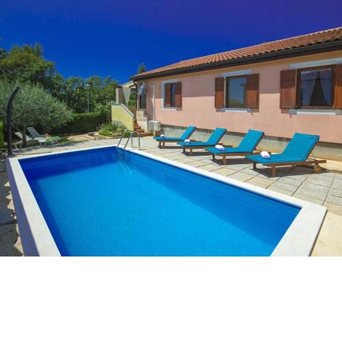Spacious Holiday Home in Umag with Swimming Pool
