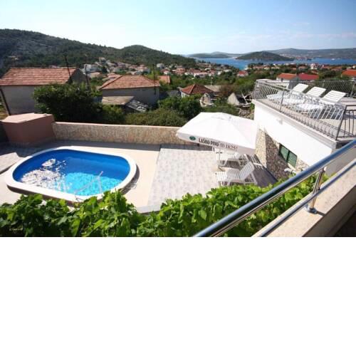 House Ražanj with pool, near beach