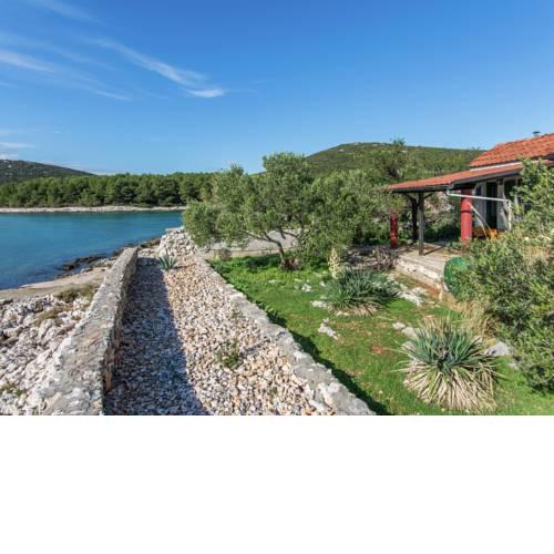 Cozy Holiday Home in Pasman with Garden