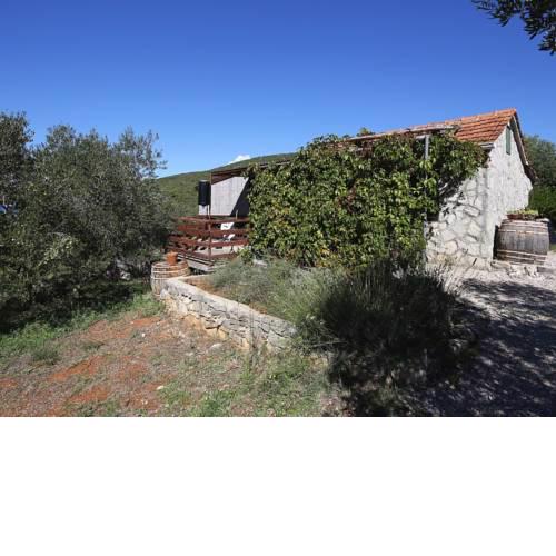 Quaint Cottage in Pasman with Roofed Terrace