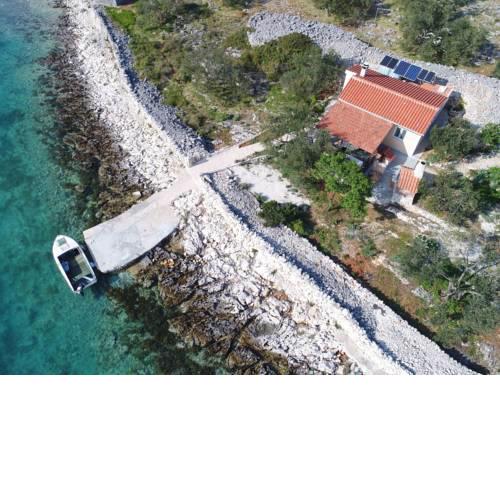 Comfortable Cottage in Pasman with Terrace