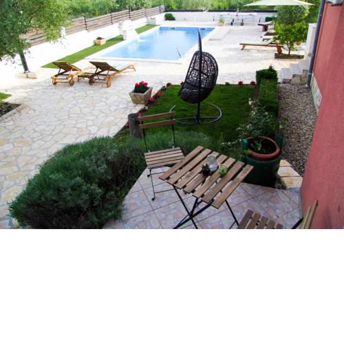 House with a pool Eva