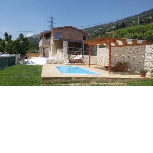 House with pool Gabi