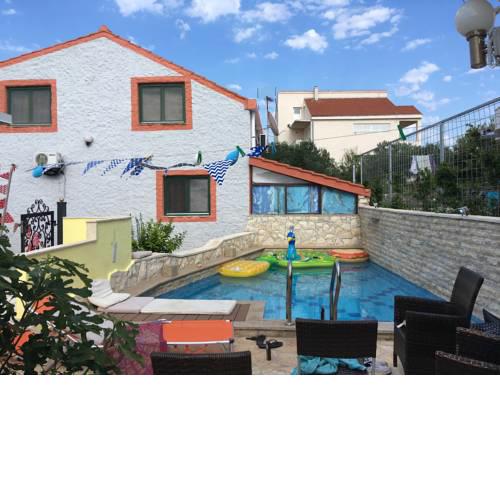 House with Pool in Tisno