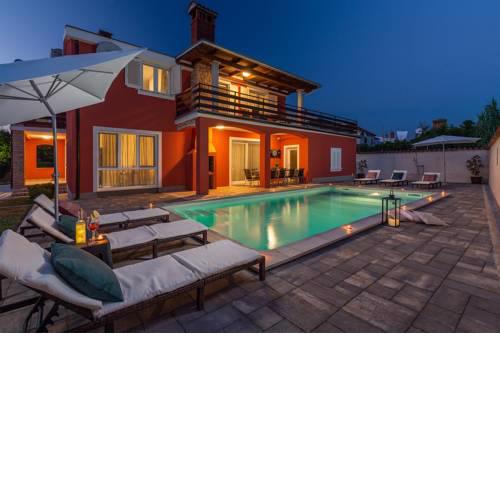 House with pool near the beach
