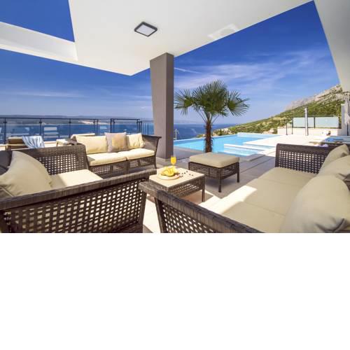 Hrvatini Villa Sleeps 8 Pool Air Con WiFi