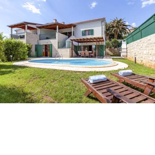 Hvar Villa Sleeps 8 Pool Air Con WiFi