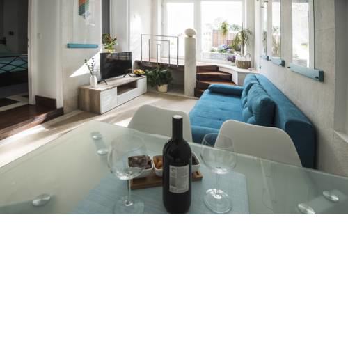 IBIS Your Cosy Oasis With Private Parking and Patio