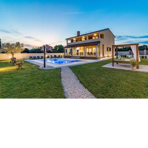 Impressive luxury villa with private heated pool -Villa Dija