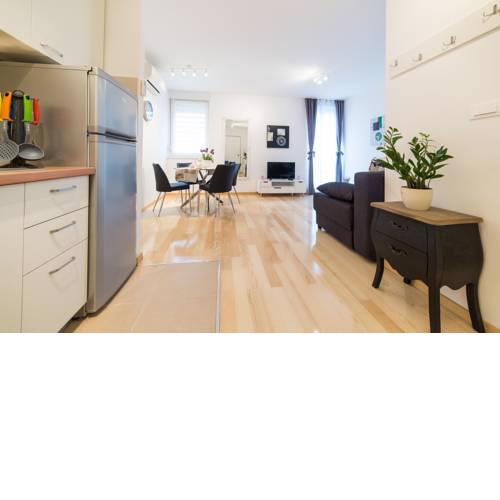 Iris Luxury Apartment