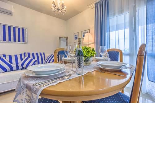 Island House Palatina