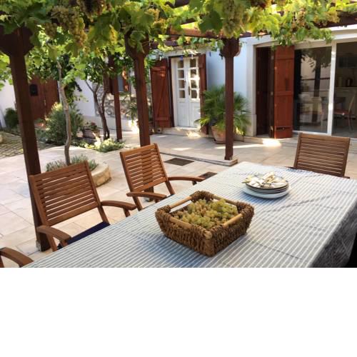 Island house with garden in Old Town centre