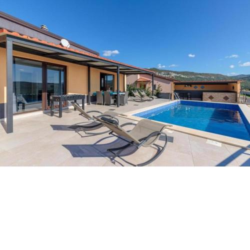 Istrian Villa Roc with pool for 5 guests
