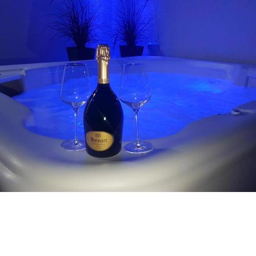 Jacuzzi Two Apartments