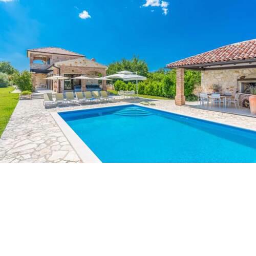 Jakici Villa Sleeps 9 with Pool Air Con and WiFi
