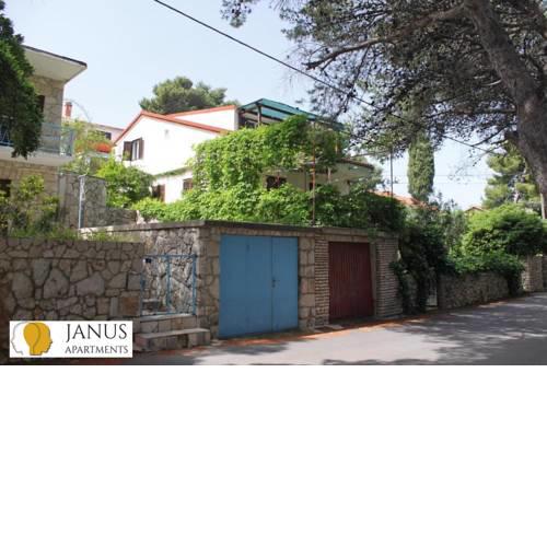 Janus apartments